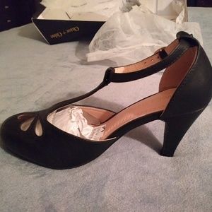 Chase & Chloe T-Strap Heels, Size US 6